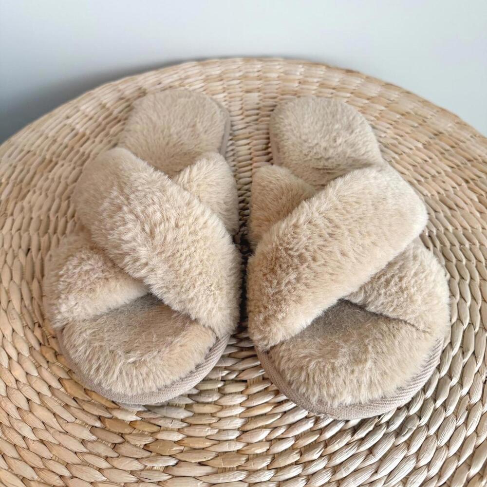 Abercrombie & Fitch Faux Fur Criss Cross Slipper | Beige | Women's M/L